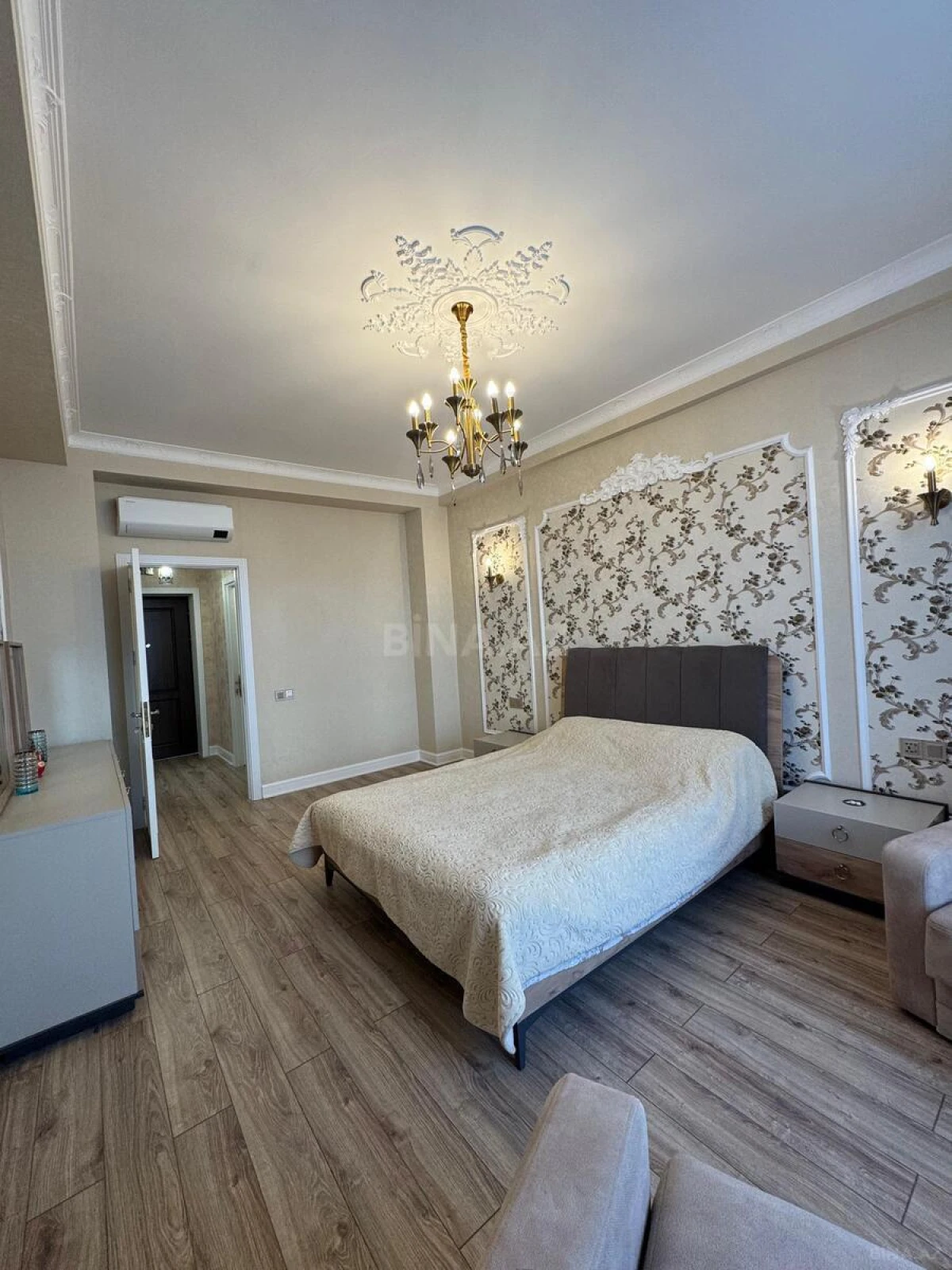 Satılır 2 otaqlı mənzil 92 m²