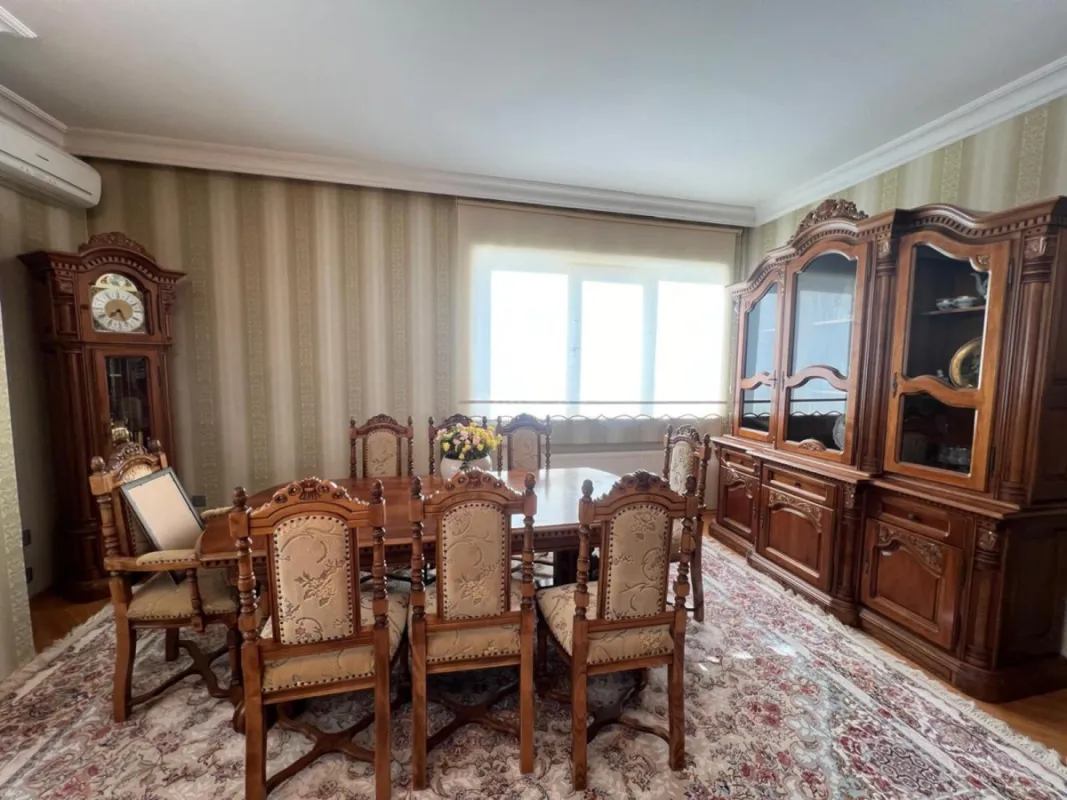 Satılır 4 otaqlı mənzil 165 m²