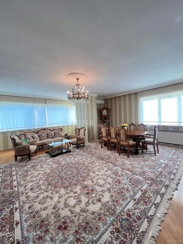 Satılır 4 otaqlı mənzil 165 m²