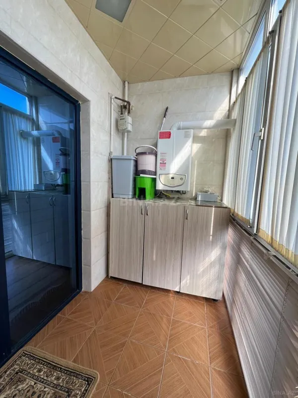 Satılır 4 otaqlı mənzil 165 m²
