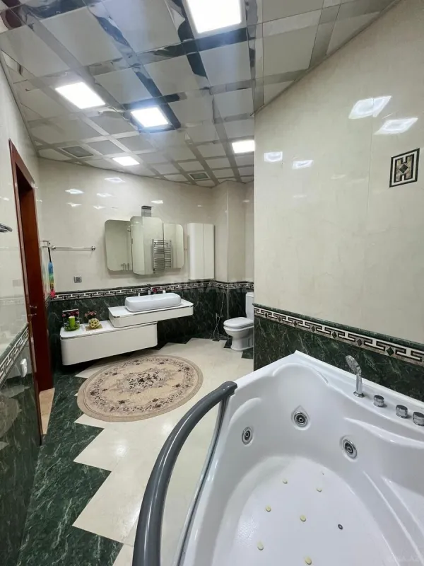 Satılır 4 otaqlı mənzil 165 m²