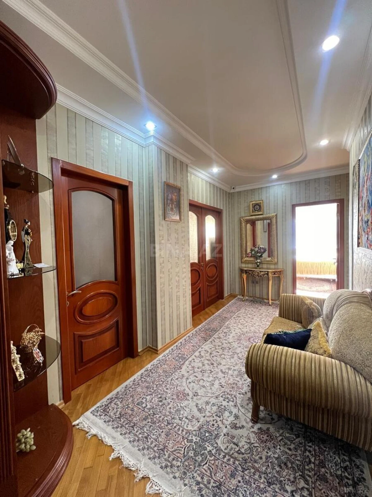 Satılır 4 otaqlı mənzil 165 m²