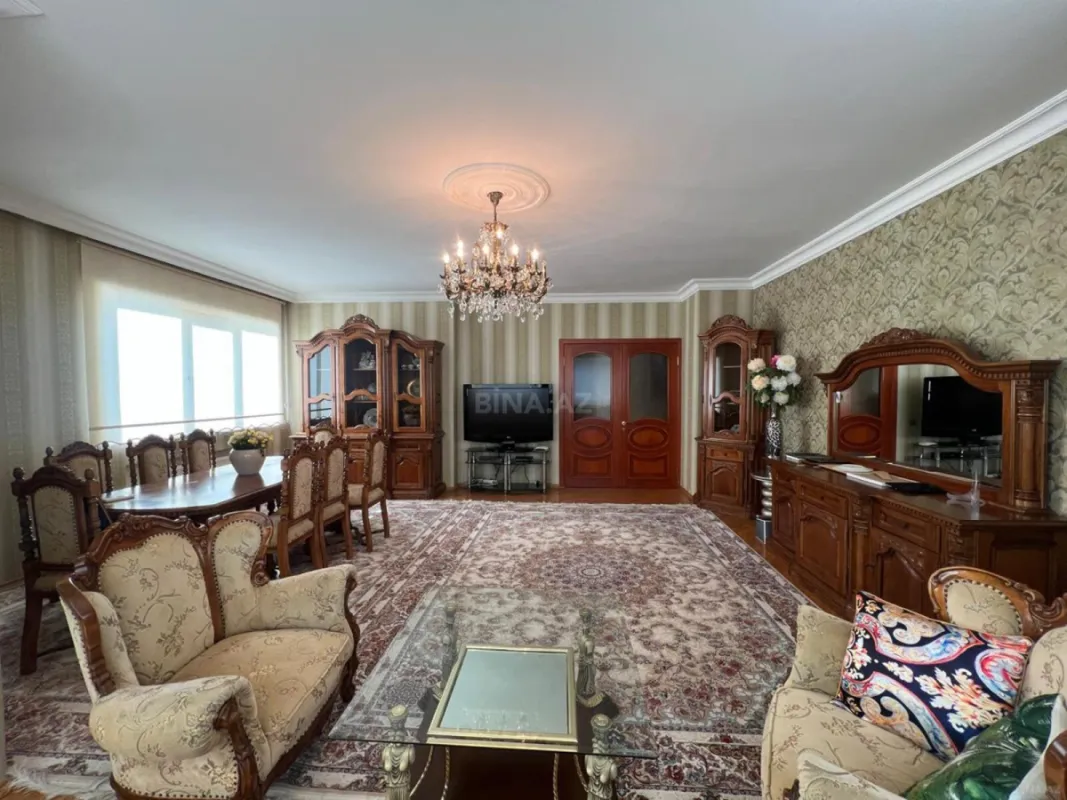 Satılır 4 otaqlı mənzil 165 m²