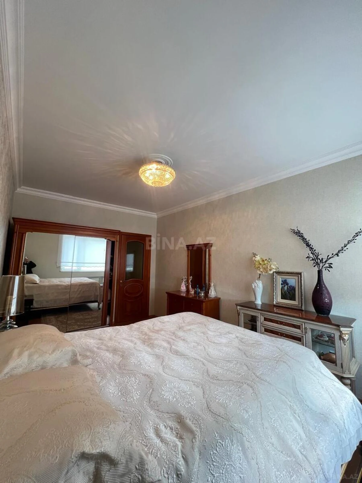 Satılır 4 otaqlı mənzil 165 m²