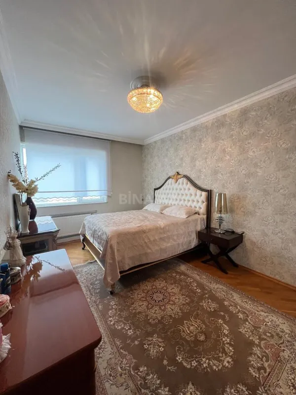 Satılır 4 otaqlı mənzil 165 m²