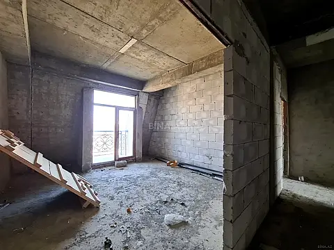 Satılır 2 otaqlı mənzil 82 m²