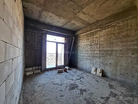 Satılır 2 otaqlı mənzil 82 m²