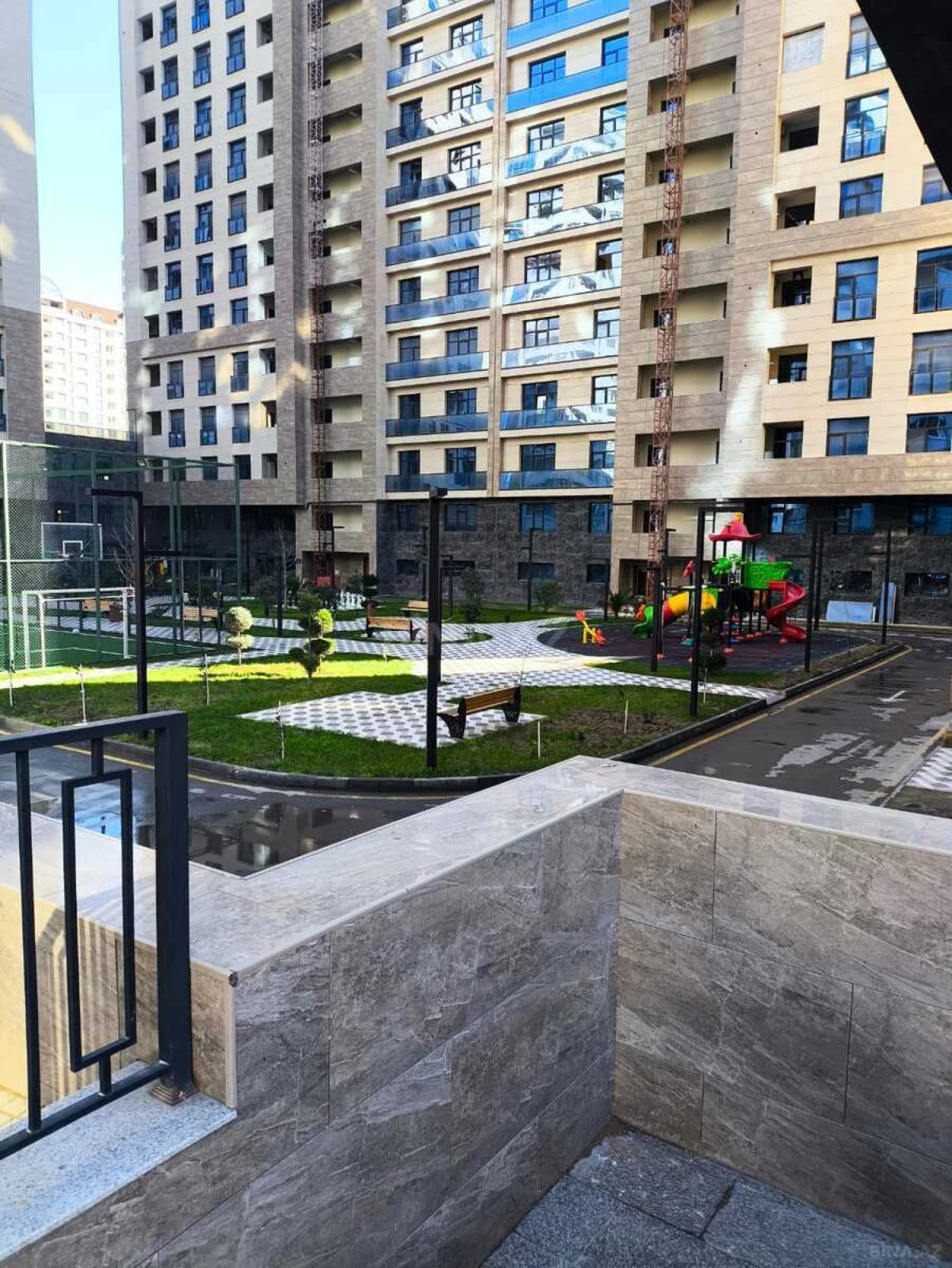 Satılır 3 otaqlı mənzil 126.5 m²