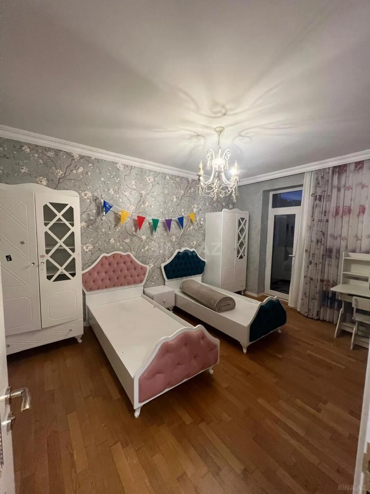Satılır 3 otaqlı mənzil 142 m²