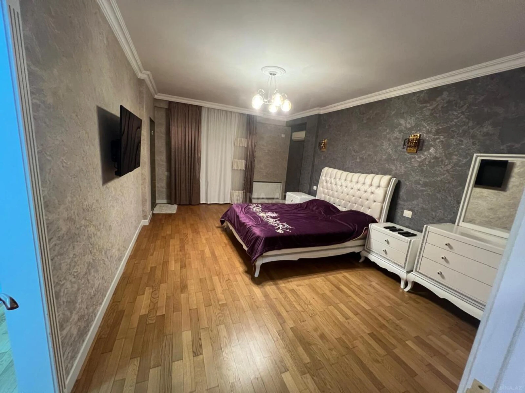 Satılır 3 otaqlı mənzil 142 m²