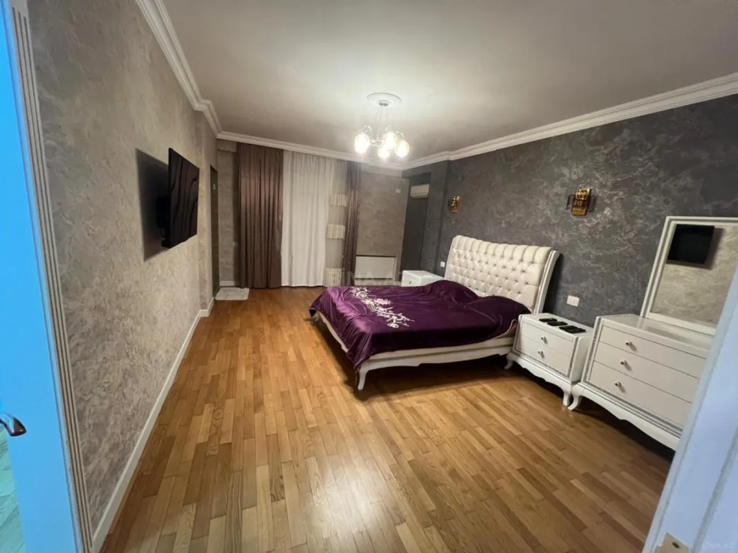 Satılır 3 otaqlı mənzil 142 m²