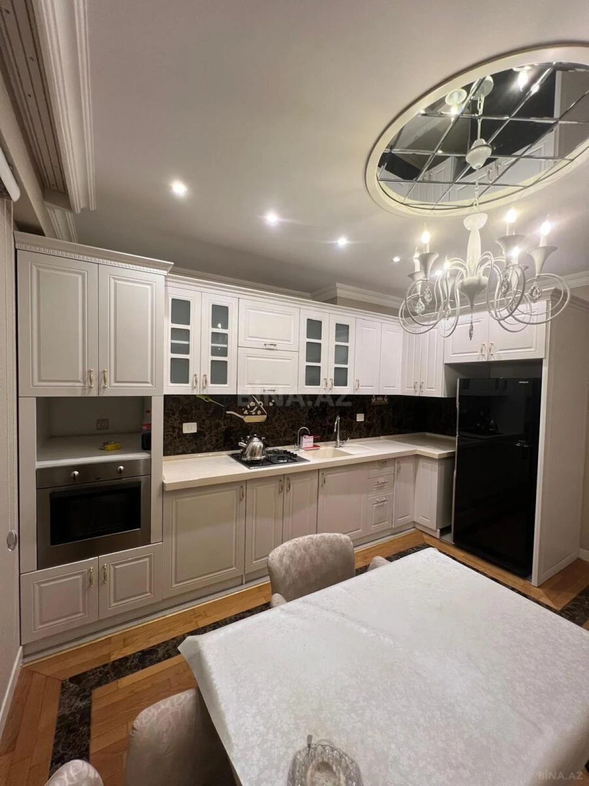 Satılır 3 otaqlı mənzil 142 m²