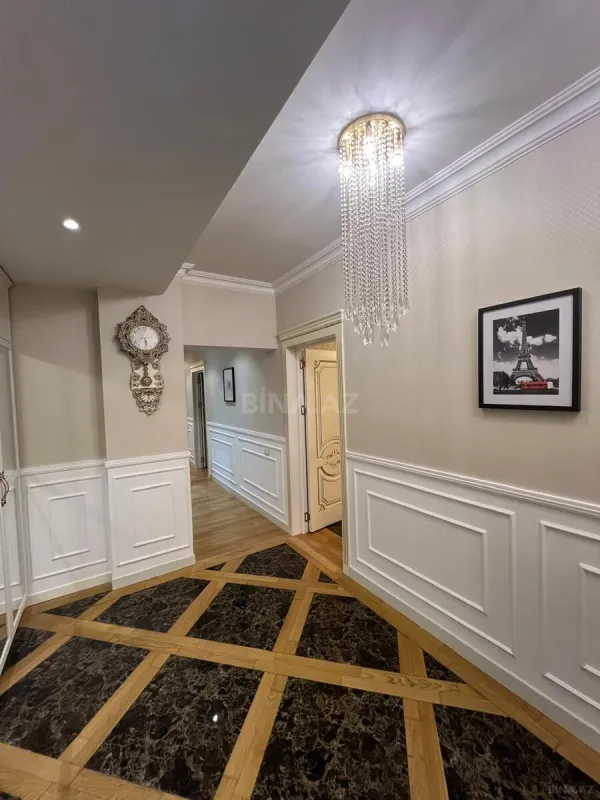 Satılır 3 otaqlı mənzil 142 m²