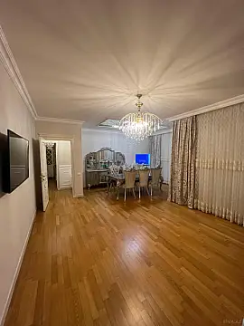 Satılır 3 otaqlı mənzil 142 m² — Bakı, İnşaatçılar 3 otaq 142.00 m²