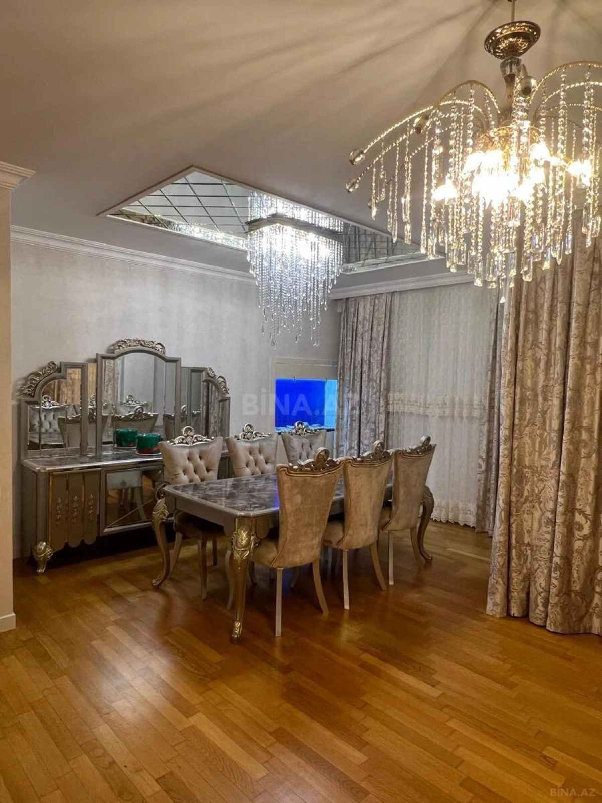 Satılır 3 otaqlı mənzil 142 m²