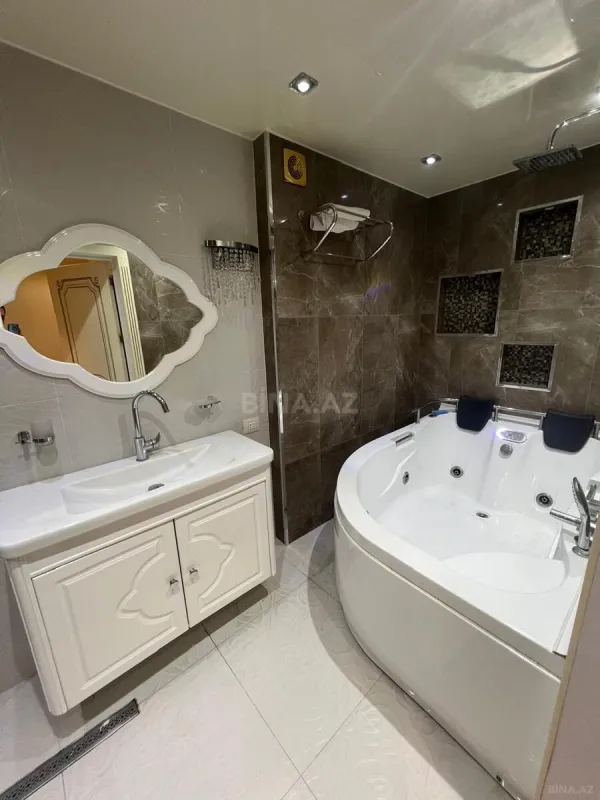 Satılır 3 otaqlı mənzil 142 m²