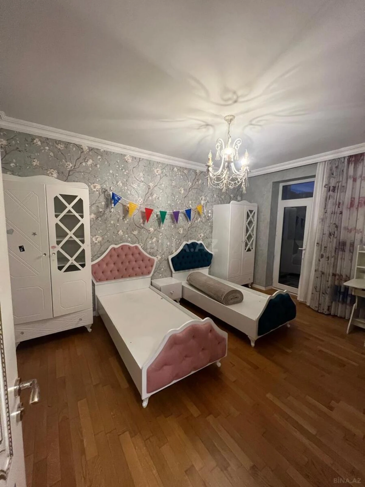 Satılır 3 otaqlı mənzil 142 m²