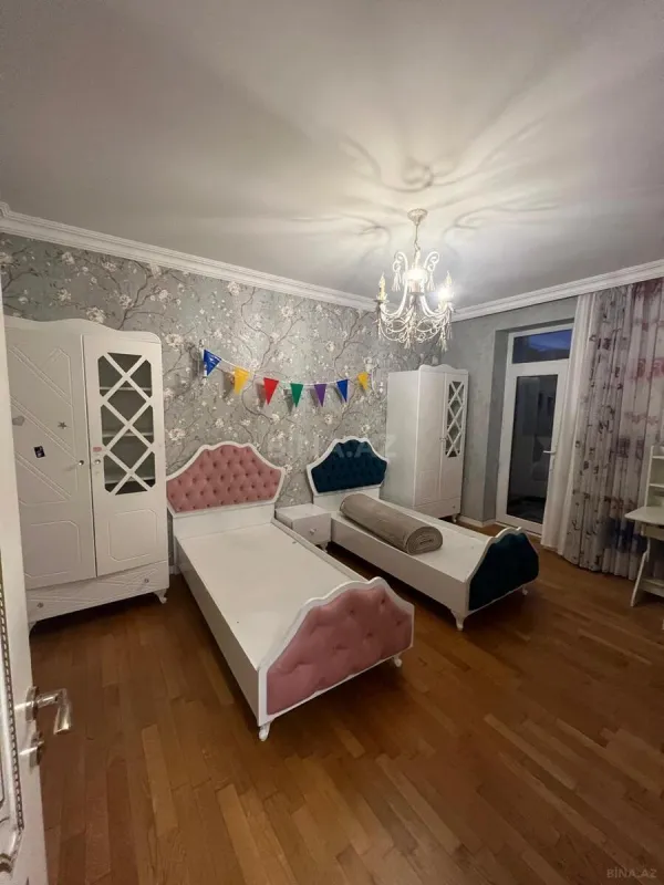 Satılır 3 otaqlı mənzil 142 m²