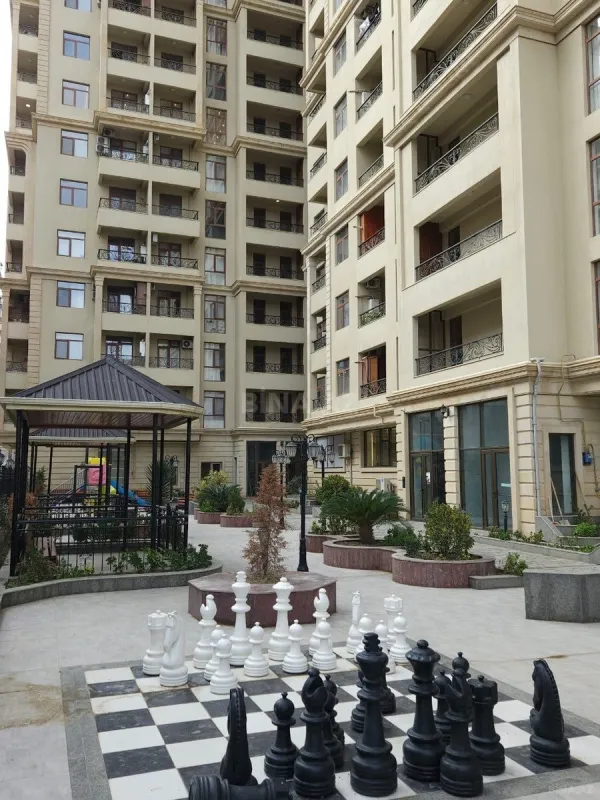 Satılır 3 otaqlı mənzil 137.5 m²