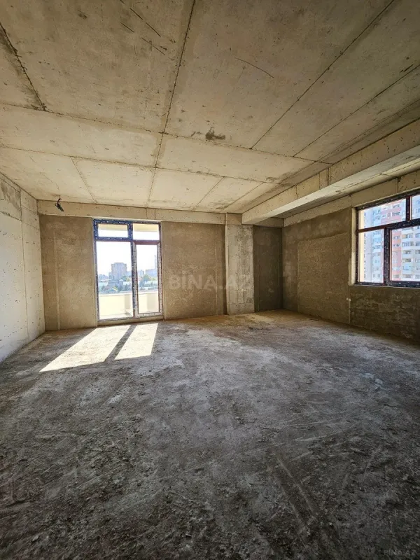 Satılır 3 otaqlı mənzil 137.5 m²