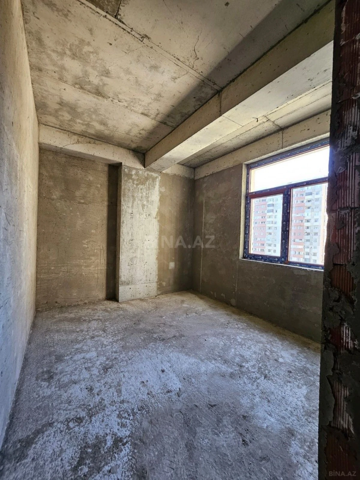 Satılır 3 otaqlı mənzil 137.5 m²