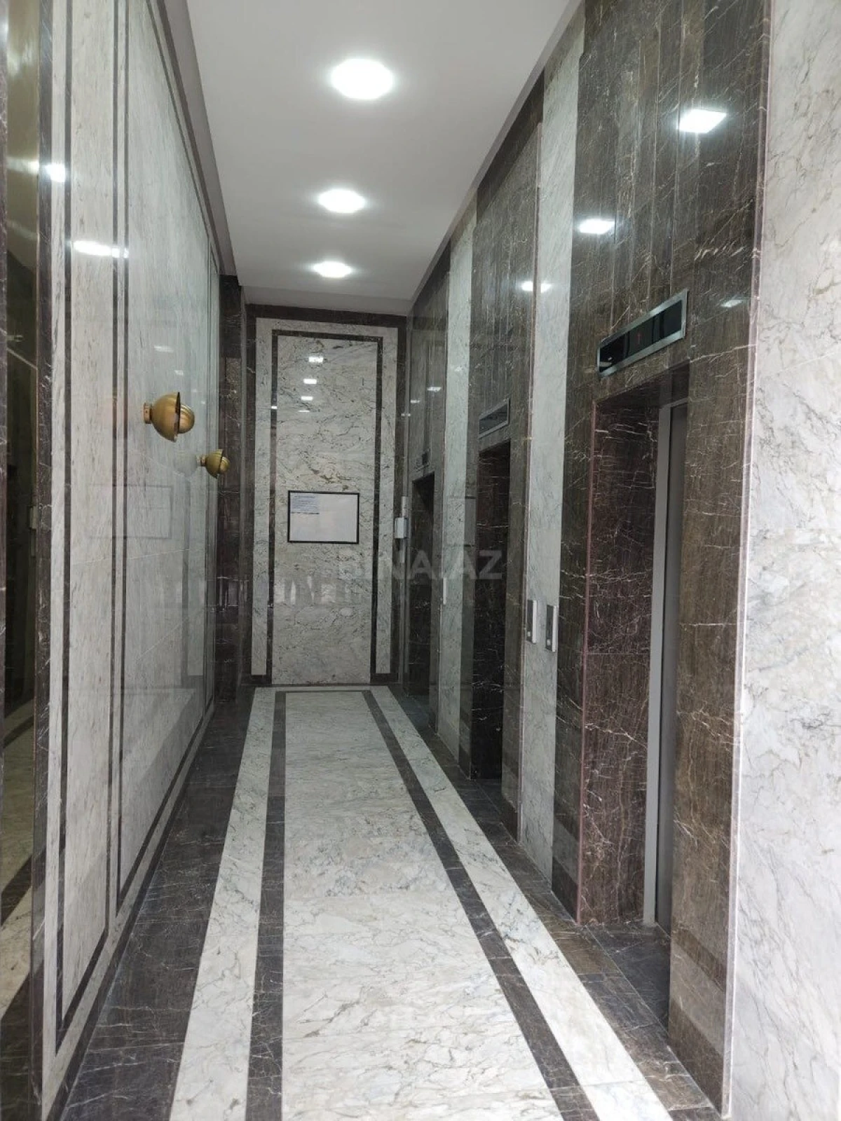 Satılır 3 otaqlı mənzil 137.5 m²