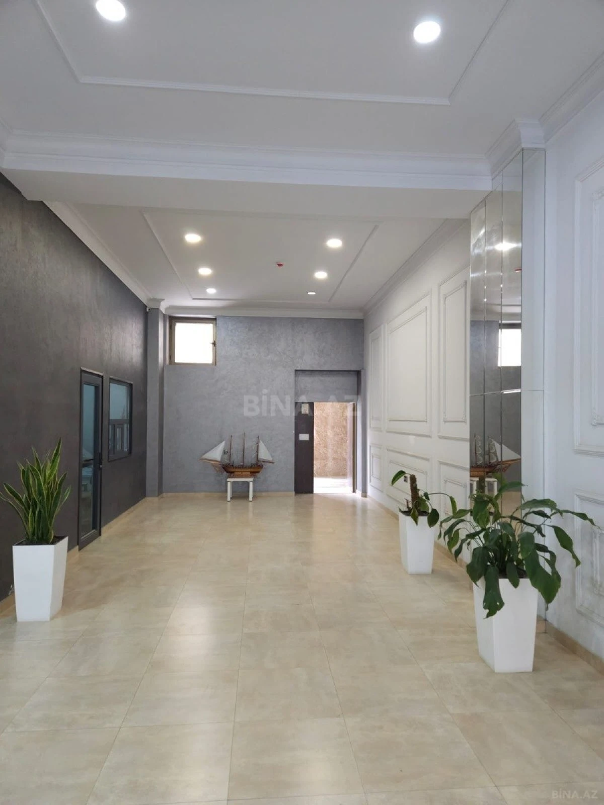 Satılır 3 otaqlı mənzil 137.5 m²