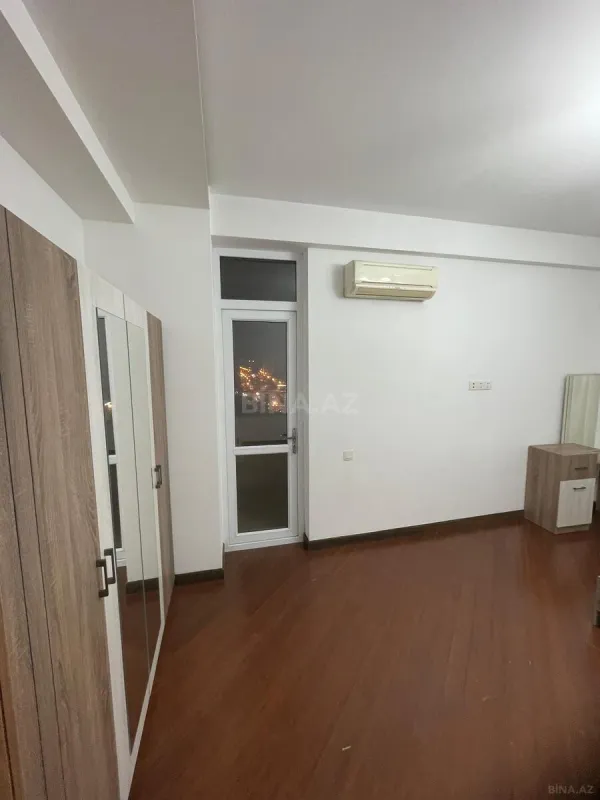 Satılır 3 otaqlı mənzil 138 m²