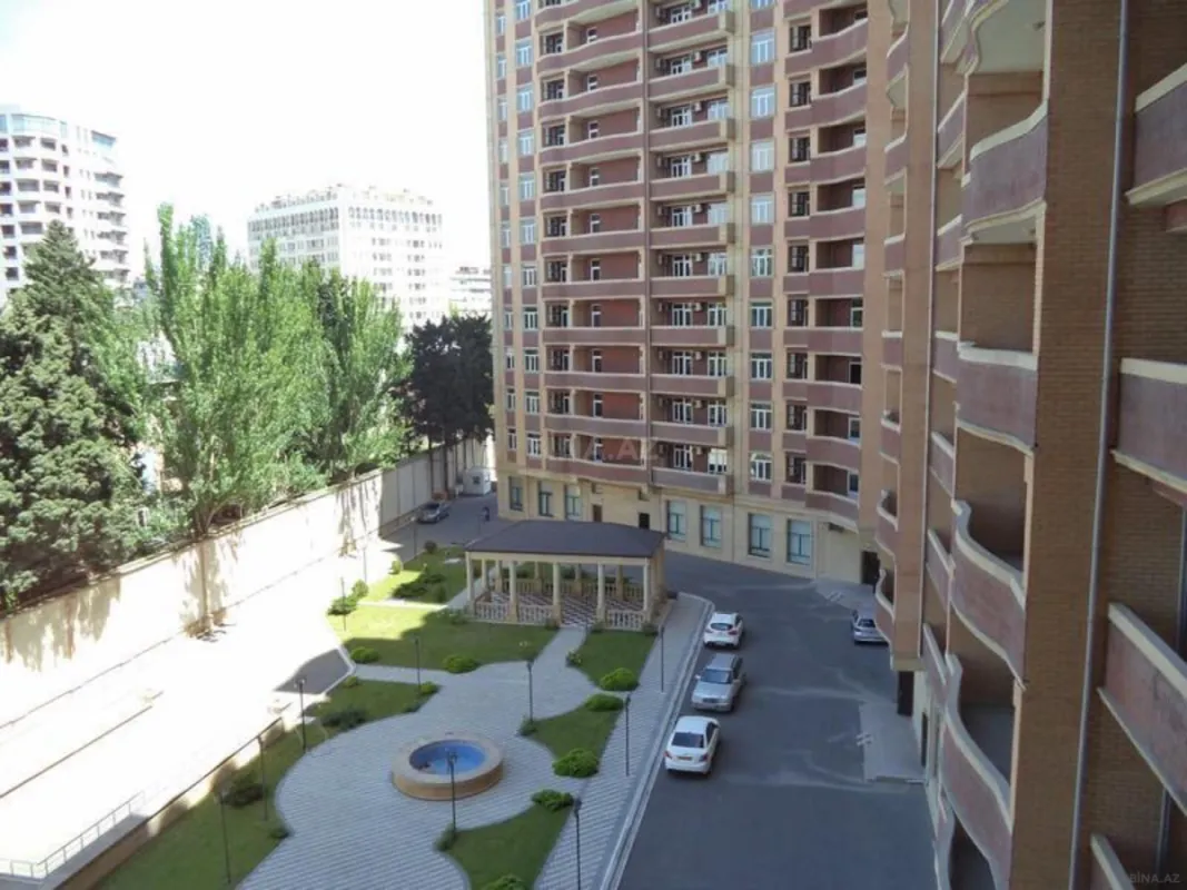 Satılır 3 otaqlı mənzil 138 m²