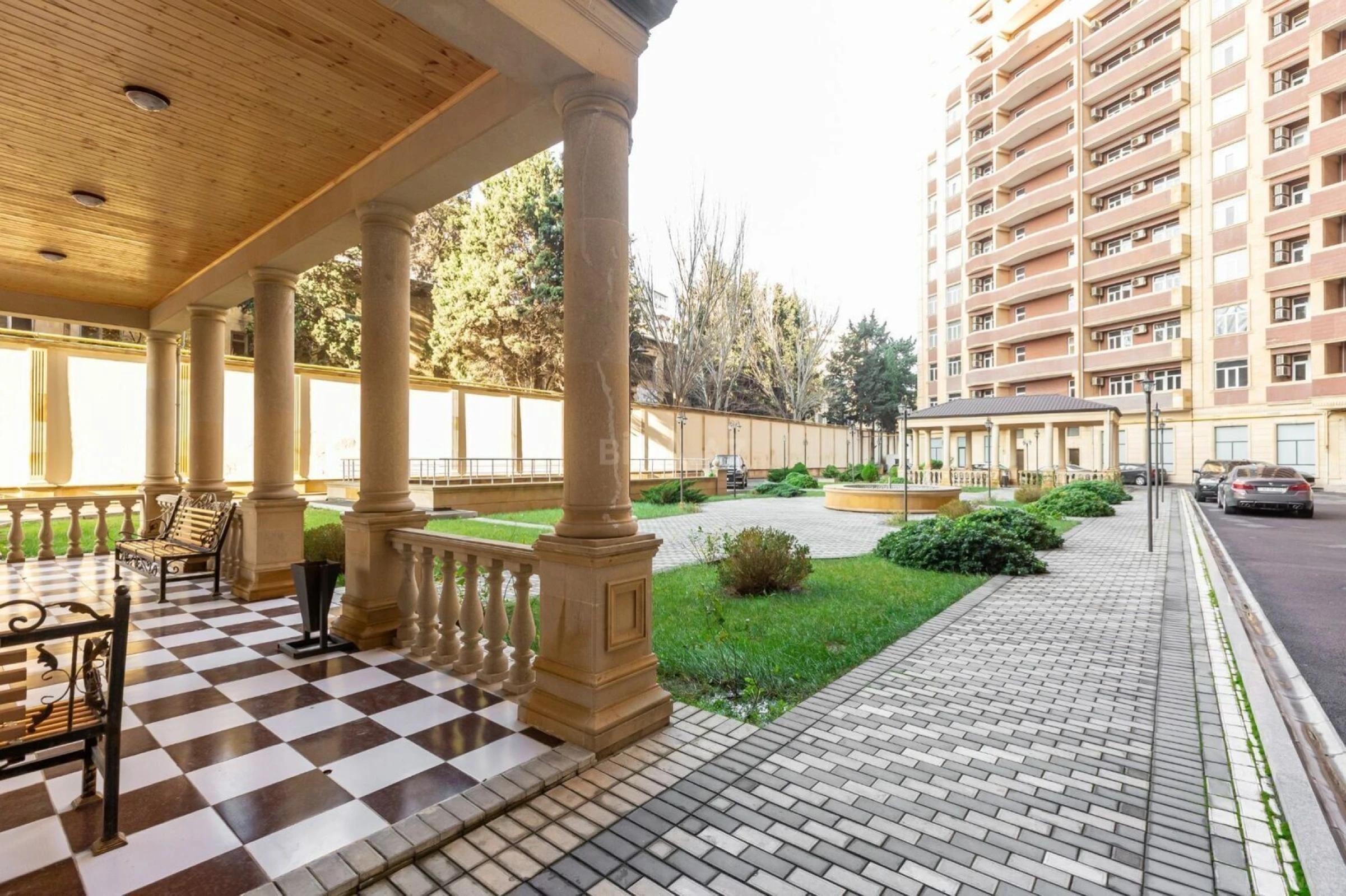 Satılır 3 otaqlı mənzil 138 m²