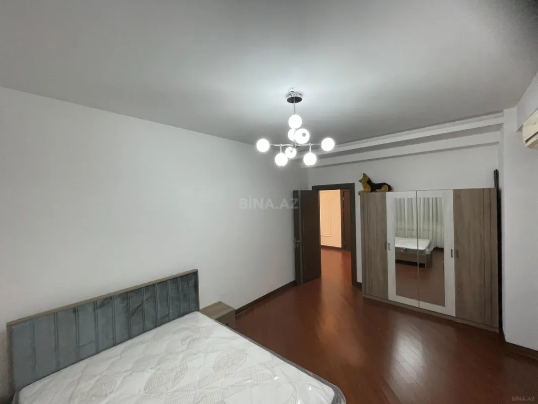 Satılır 3 otaqlı mənzil 138 m²