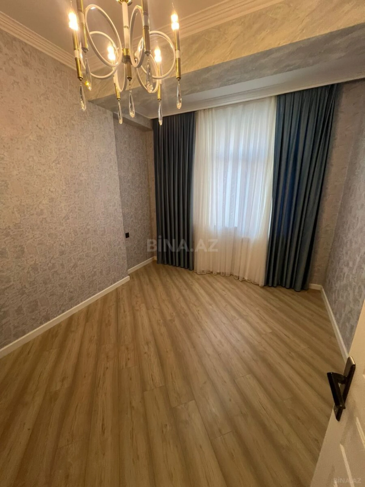 Satılır 3 otaqlı mənzil 124 m²
