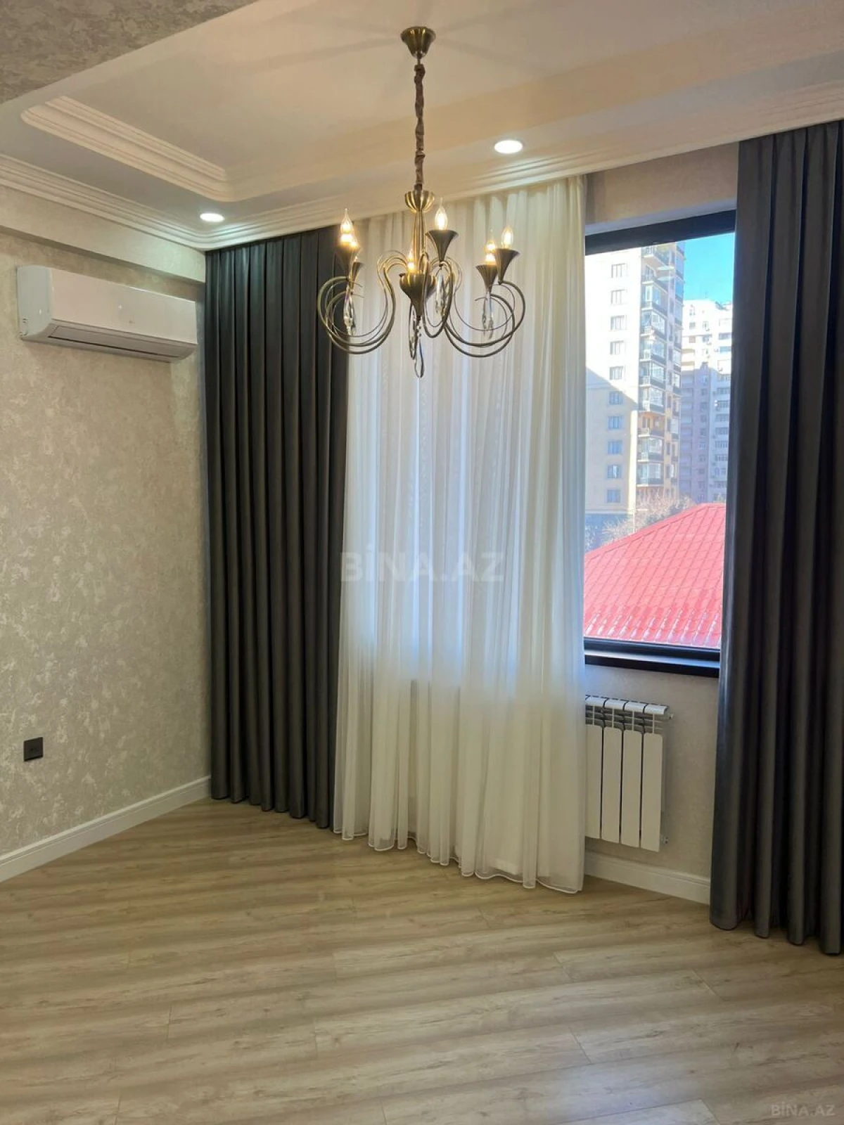 Satılır 3 otaqlı mənzil 124 m²