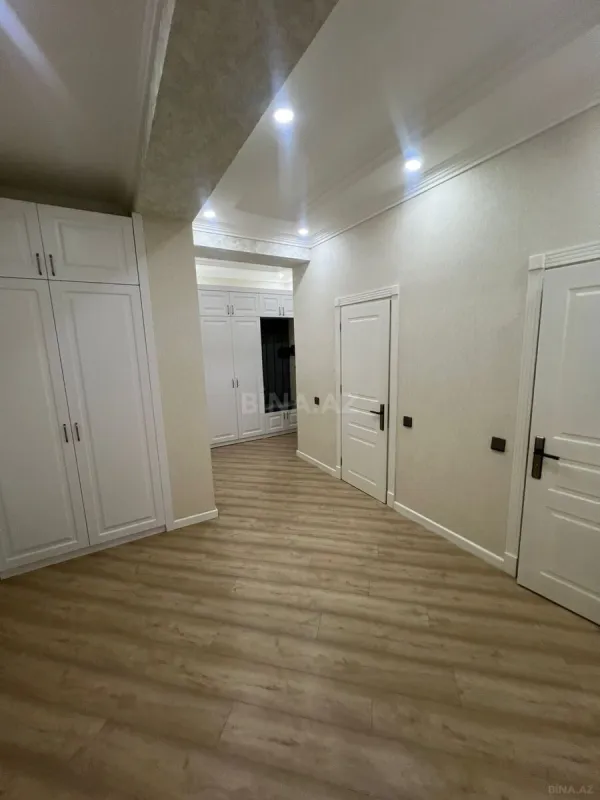 Satılır 3 otaqlı mənzil 124 m²