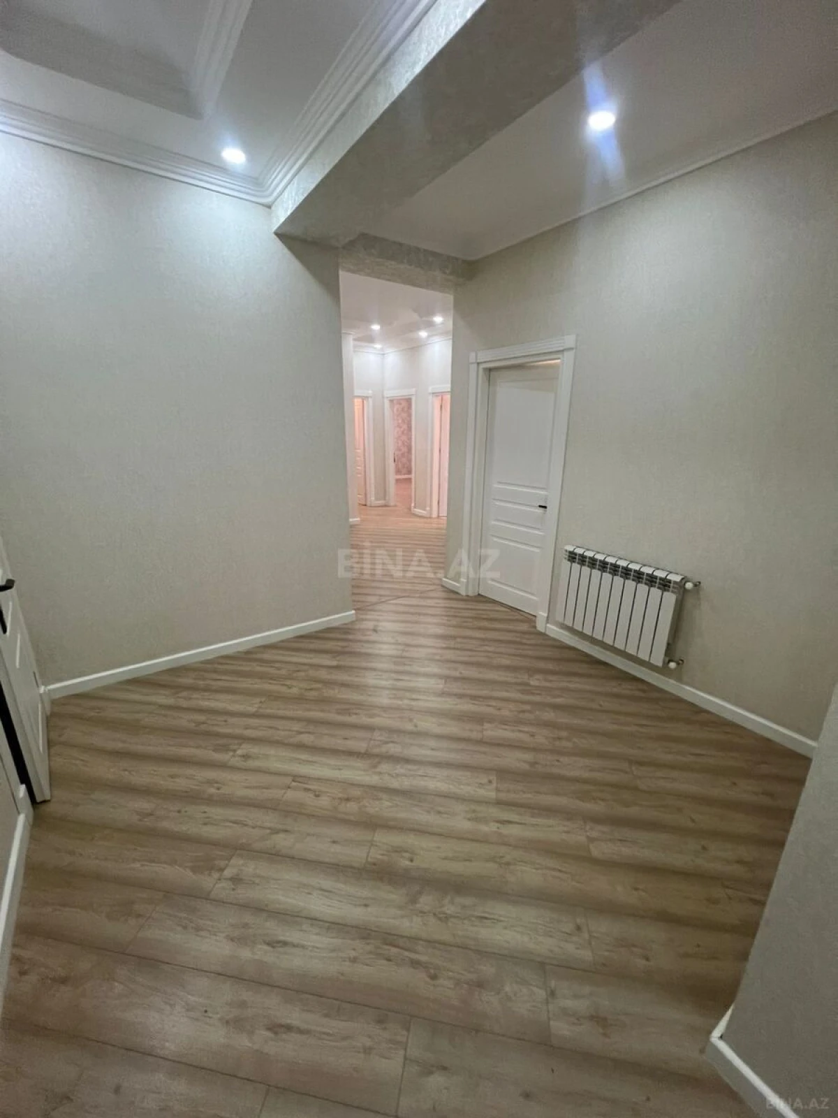 Satılır 3 otaqlı mənzil 124 m²