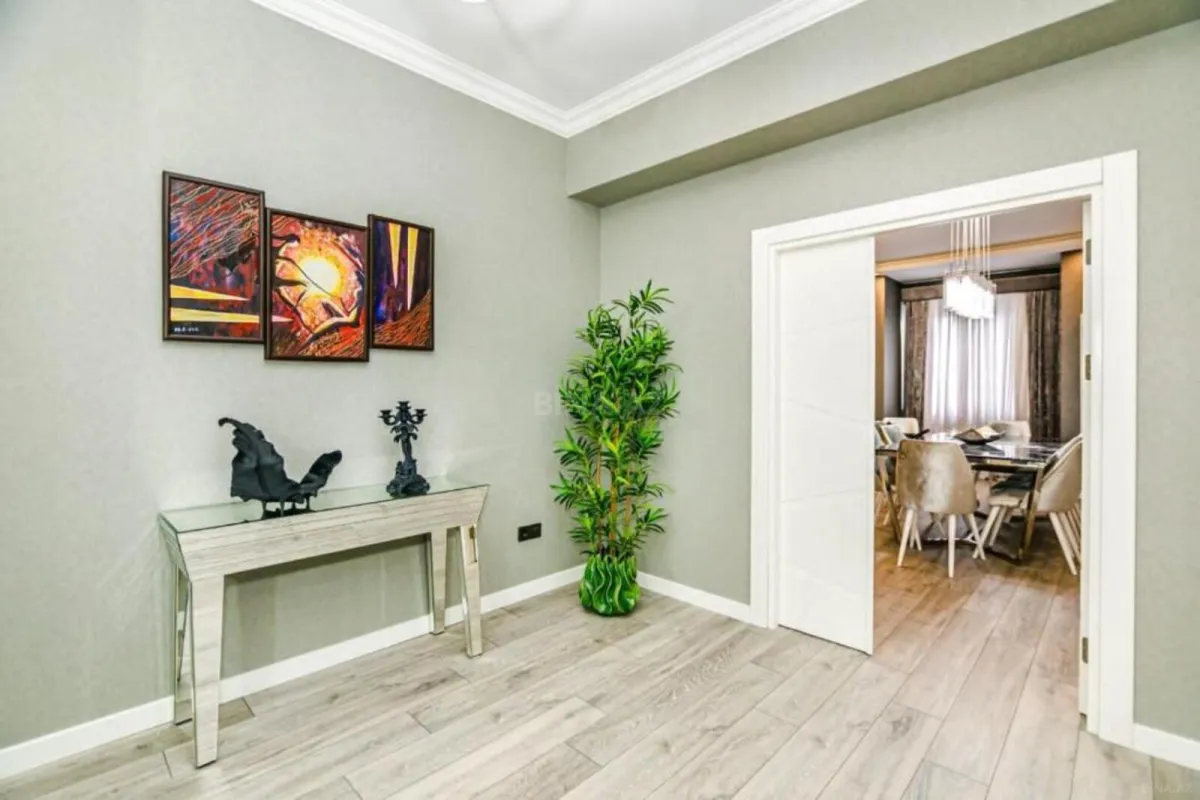 Kirayə verilir 3 otaqlı mənzil 128 m²