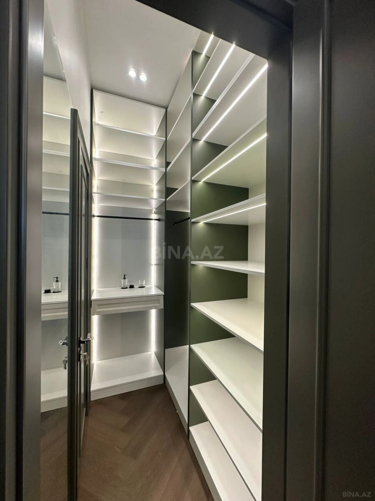 Kirayə verilir 4 otaqlı mənzil 130 m²