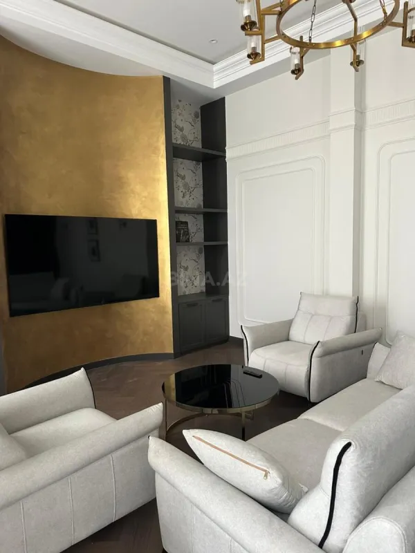 Kirayə verilir 4 otaqlı mənzil 130 m²