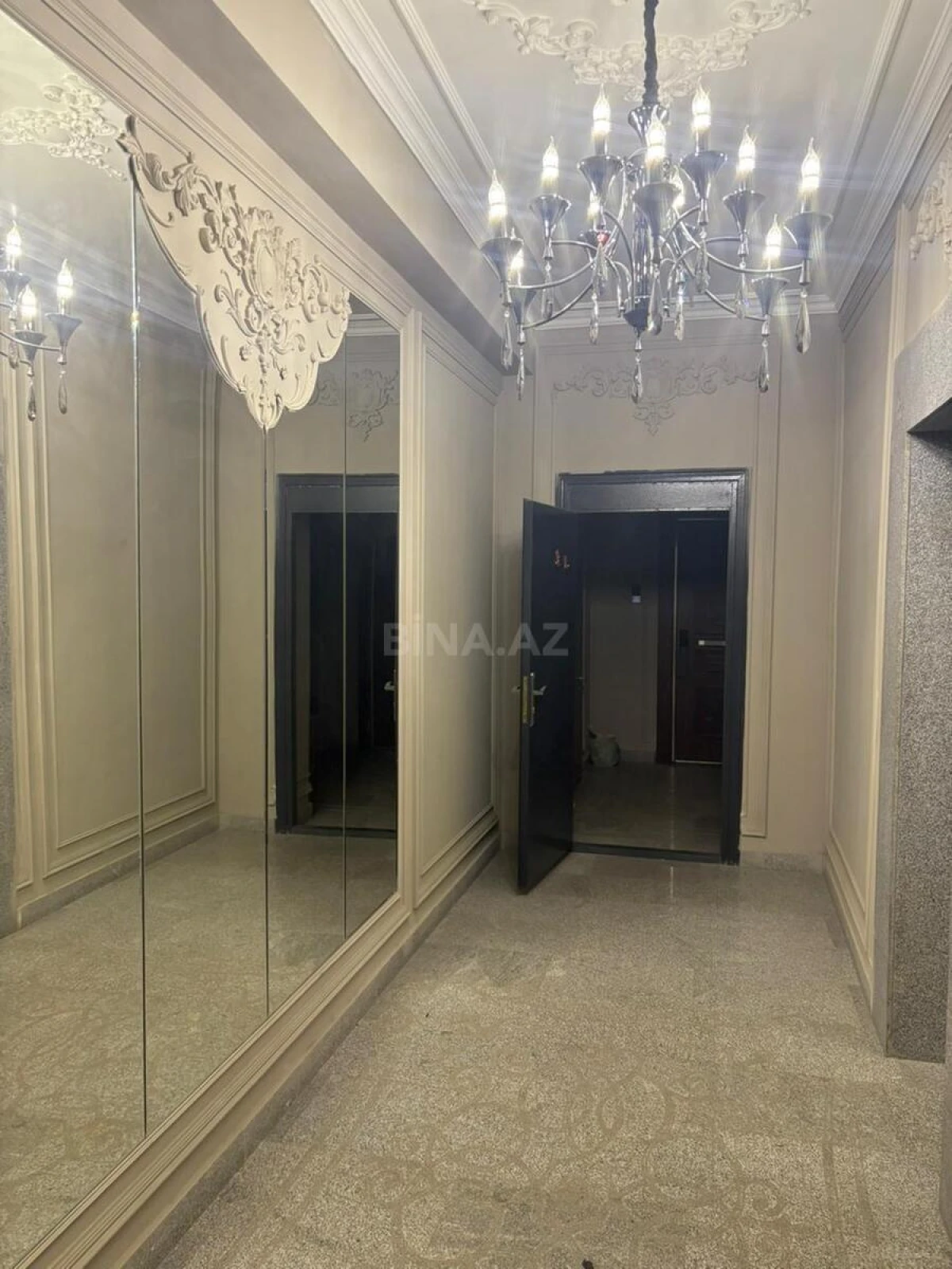 Satılır 2 otaqlı mənzil 76 m²