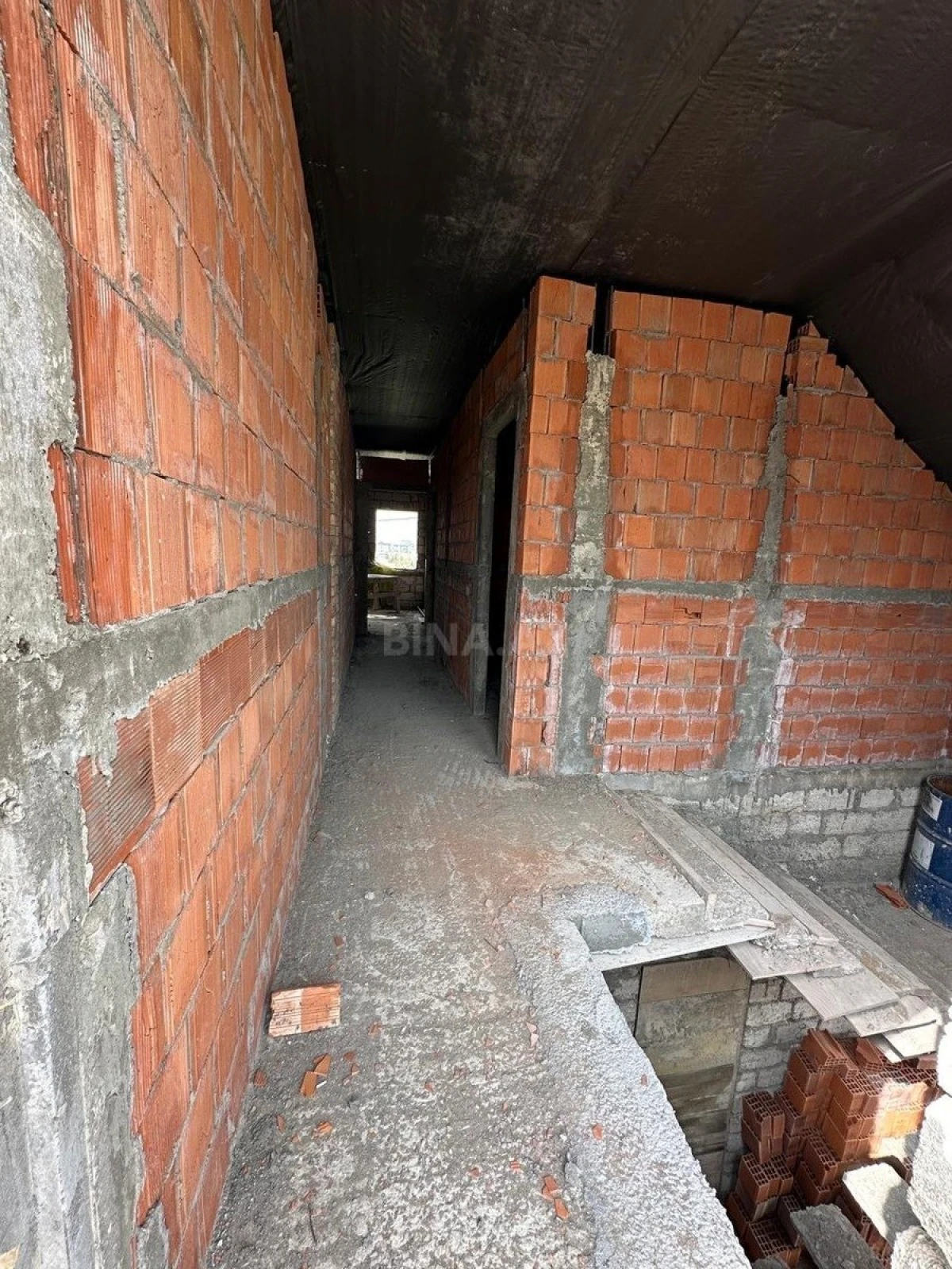 Satılır 6 otaqlı həyət evi 320 m²