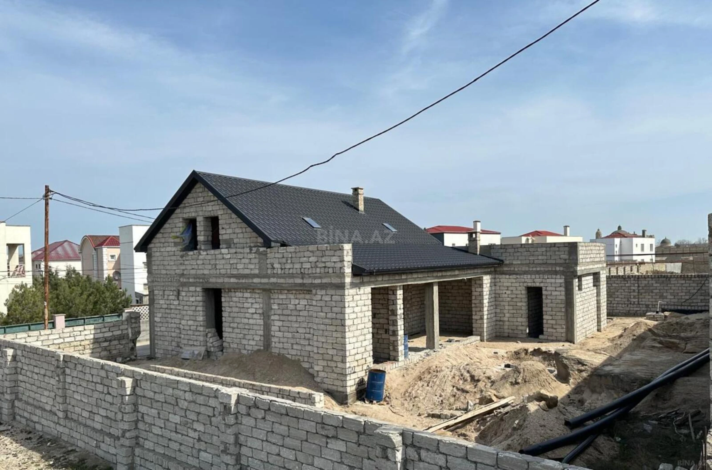 Satılır 6 otaqlı həyət evi 320 m²