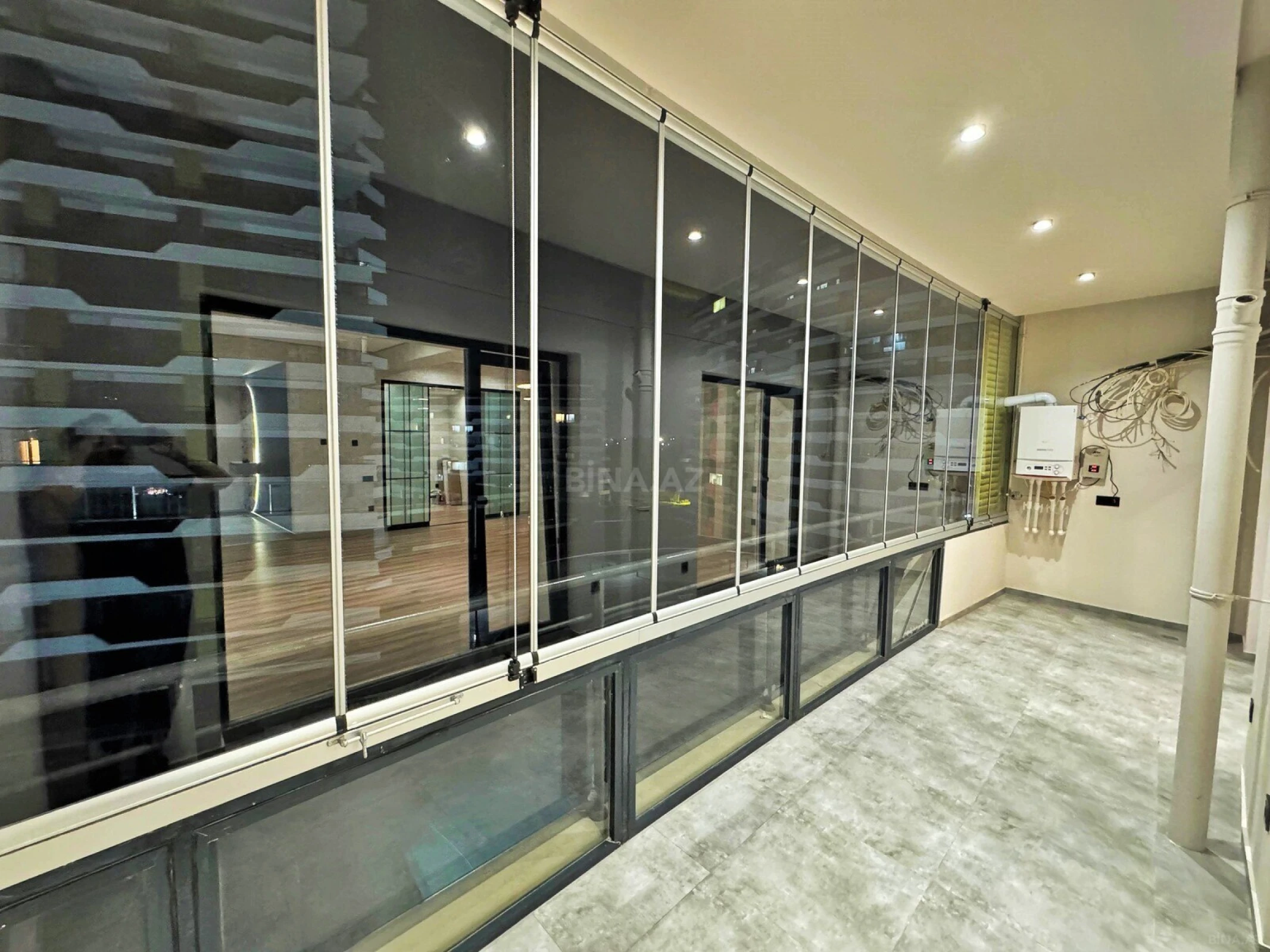 Satılır 4 otaqlı mənzil 183 m²