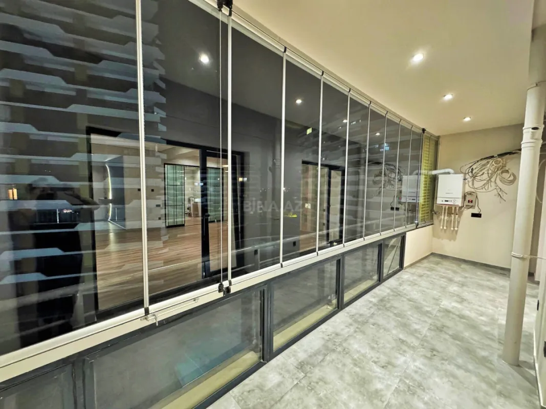 Satılır 4 otaqlı mənzil 183 m²