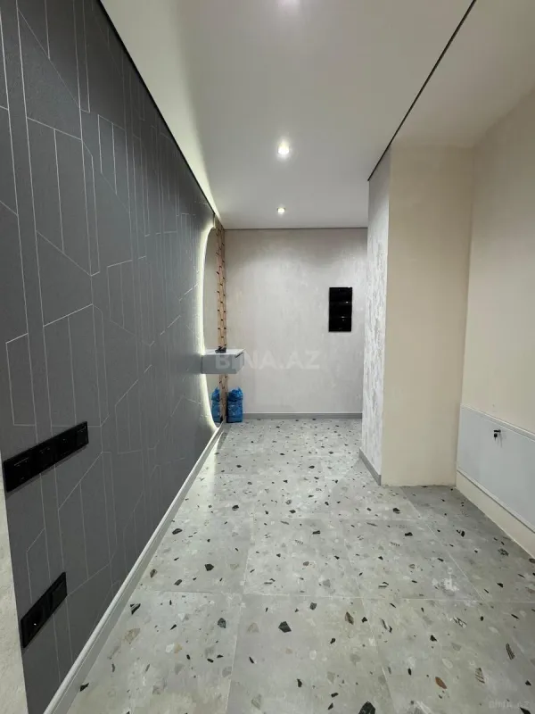 Satılır 4 otaqlı mənzil 183 m²