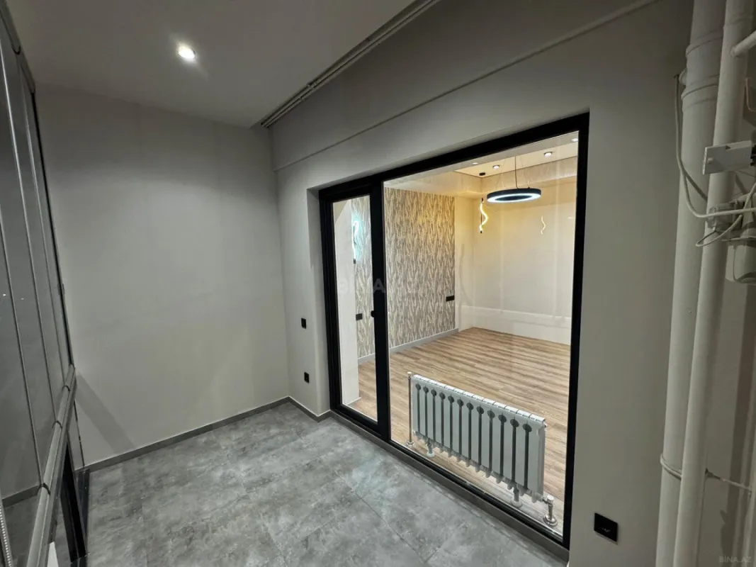 Satılır 4 otaqlı mənzil 183 m²