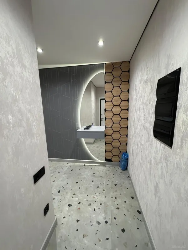 Satılır 4 otaqlı mənzil 183 m²