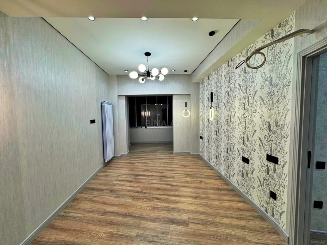 Satılır 4 otaqlı mənzil 183 m²