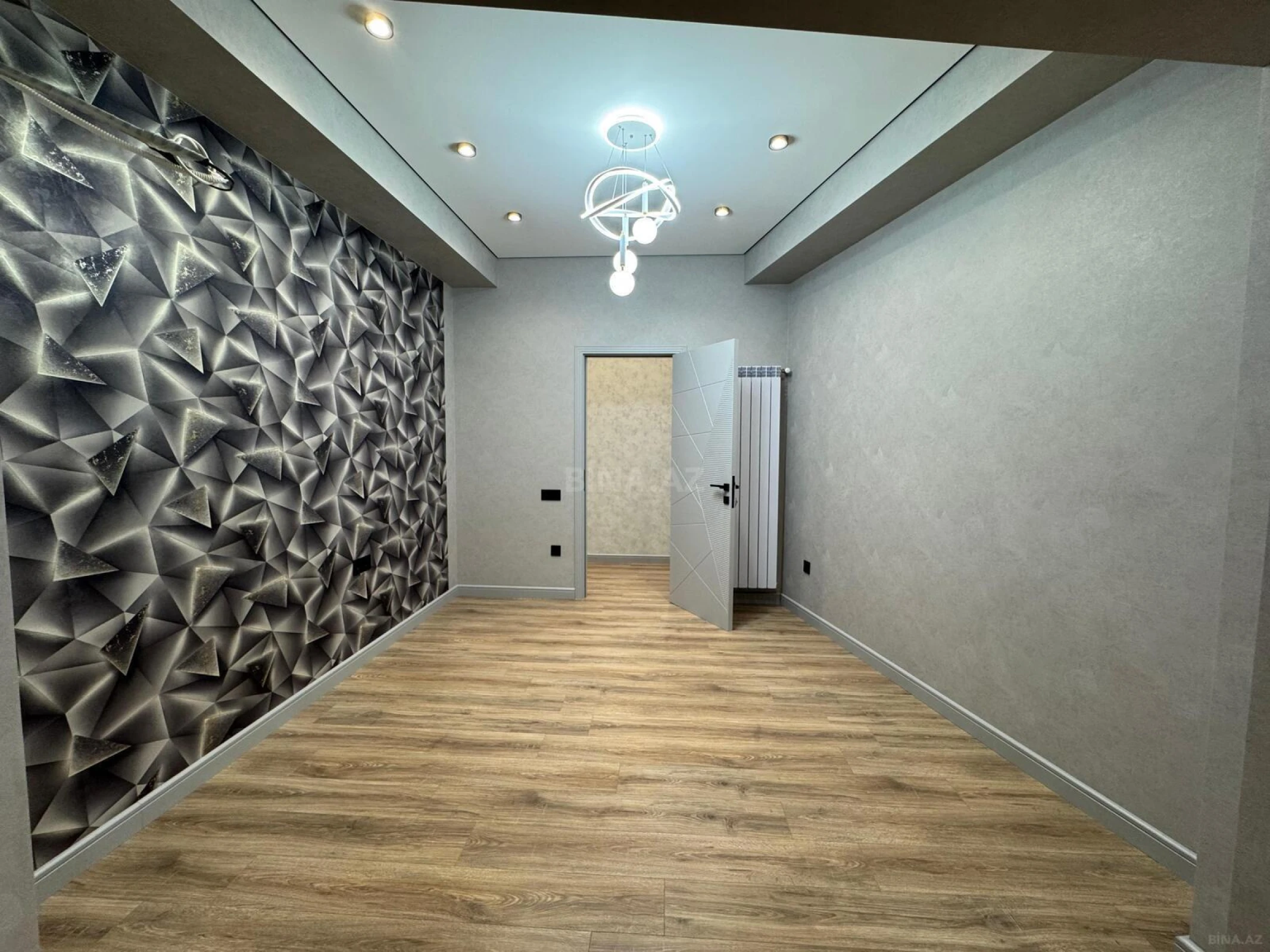 Satılır 4 otaqlı mənzil 183 m²