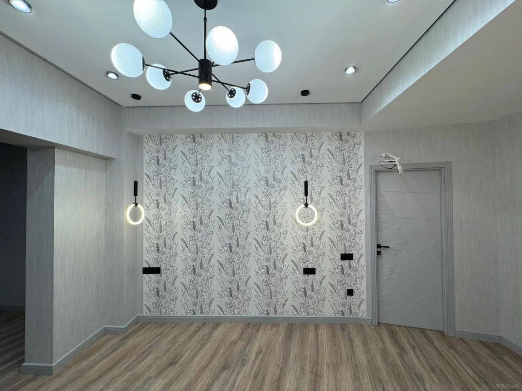 Satılır 4 otaqlı mənzil 183 m²