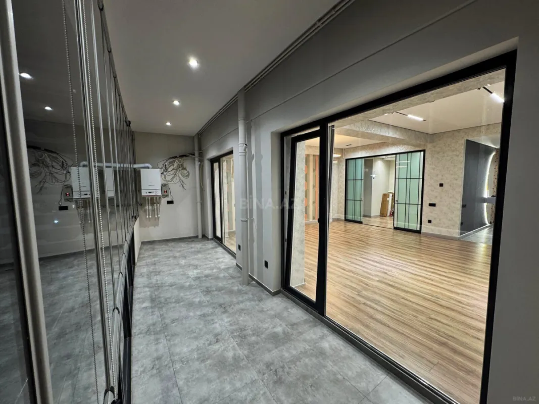 Satılır 4 otaqlı mənzil 183 m²
